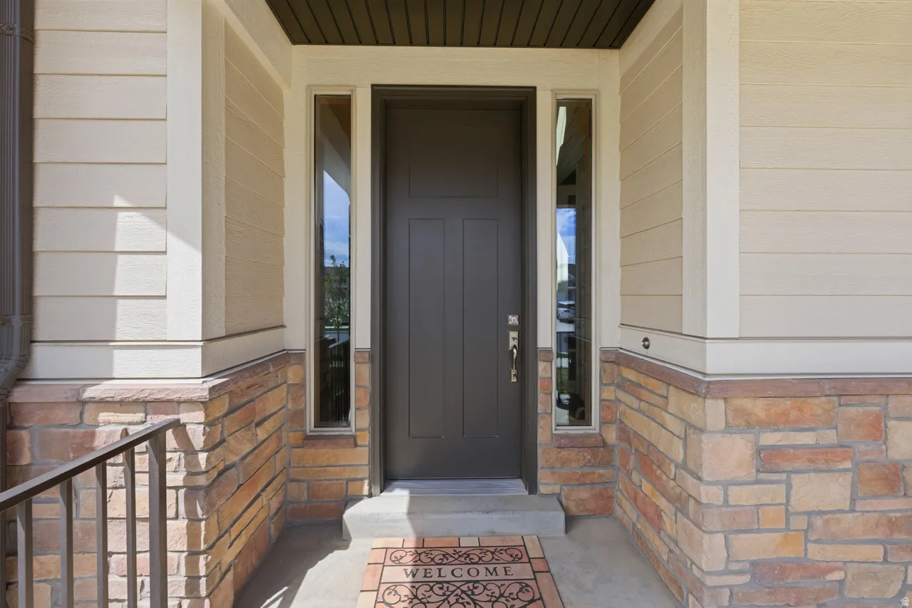 Property entrance with a porch