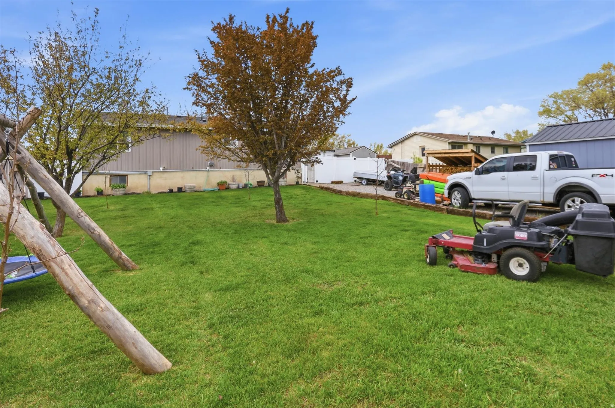 View of grassy yard