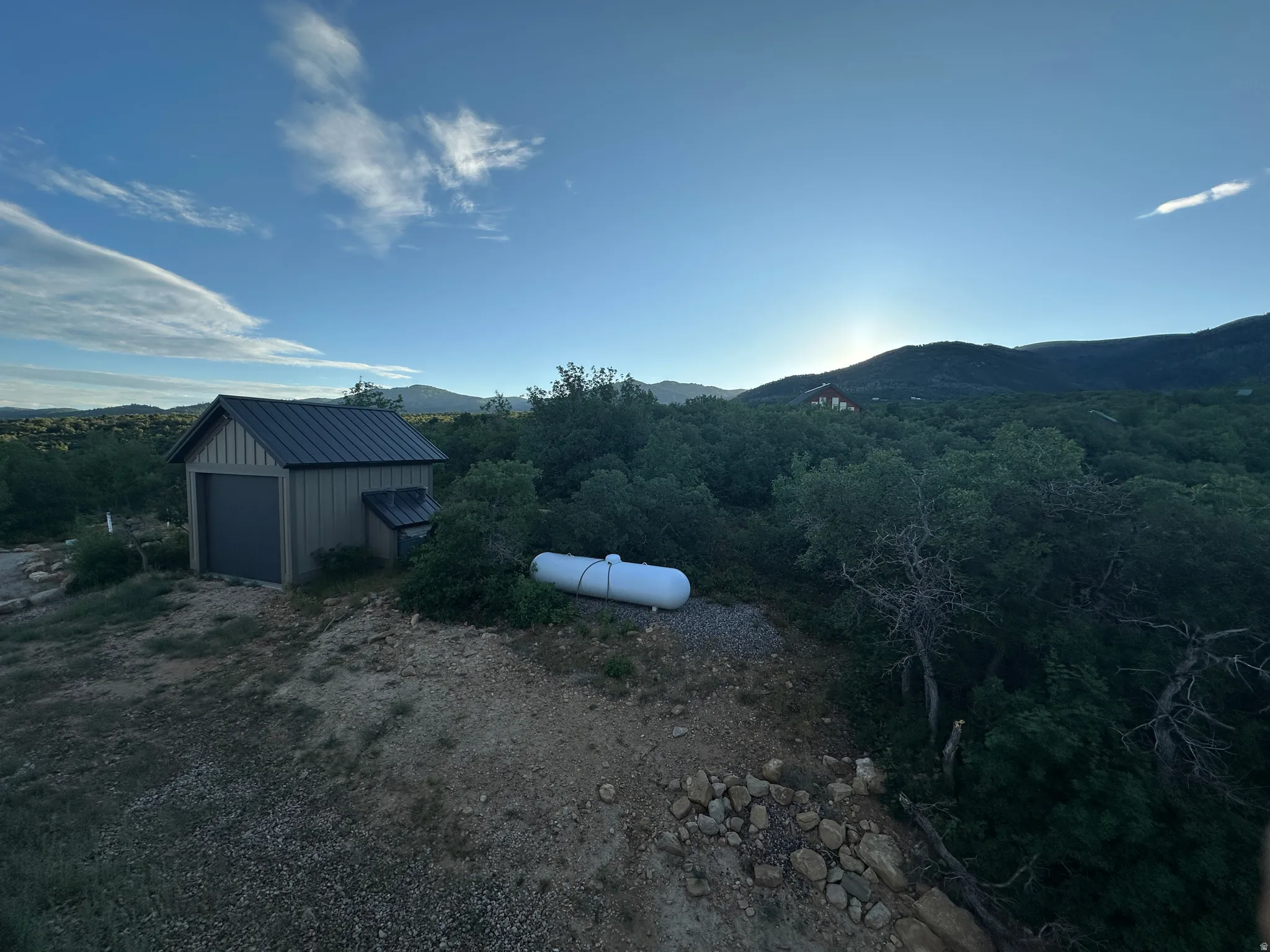 View of yard featuring a mountain view and an outdoor structure