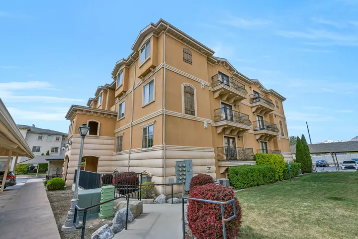 View of apartment building / complex