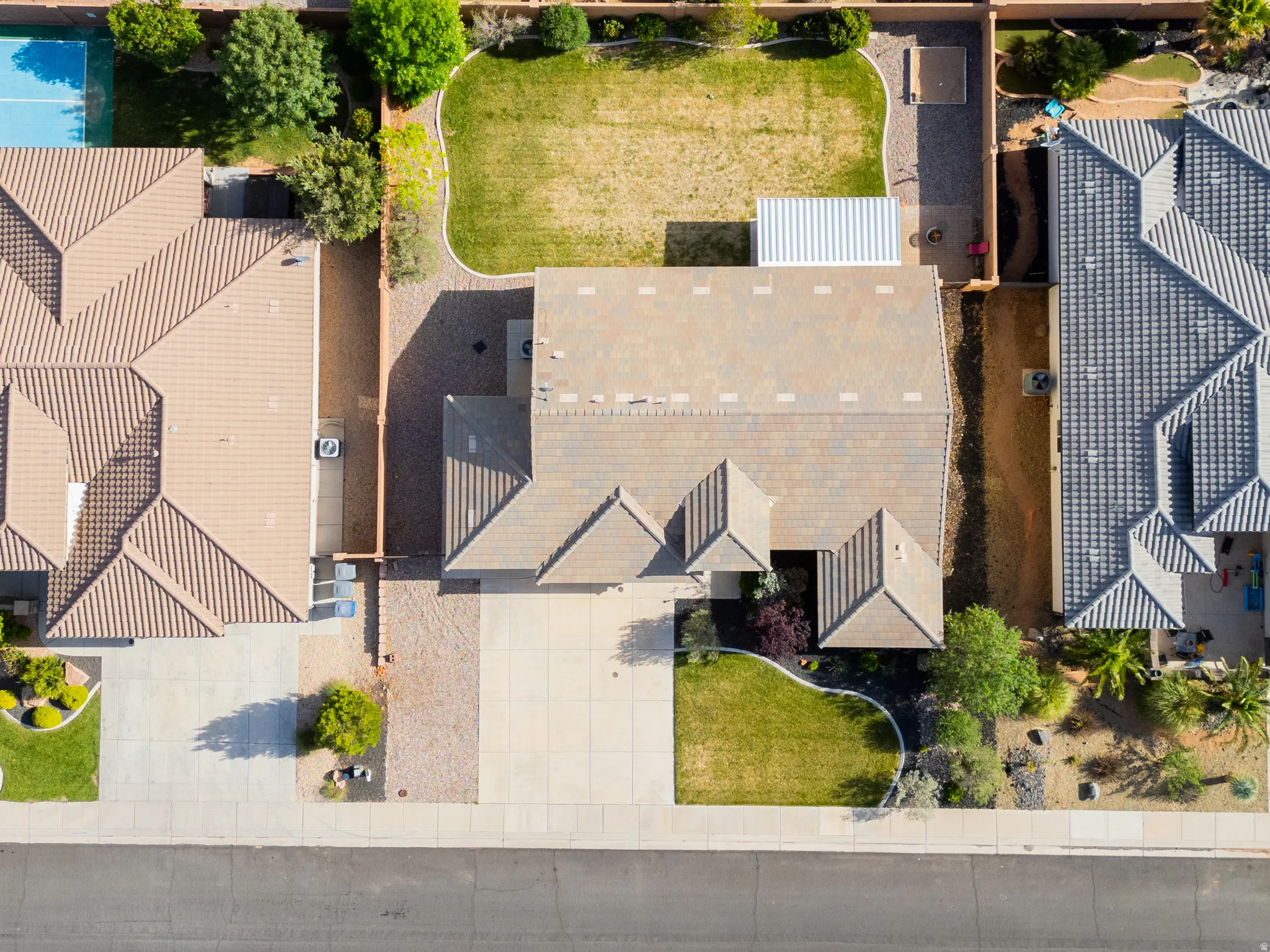 Aerial view of property and surrounding area