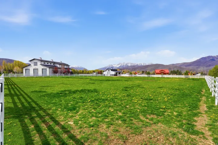 View of yard with a mountain view and a view of countryside