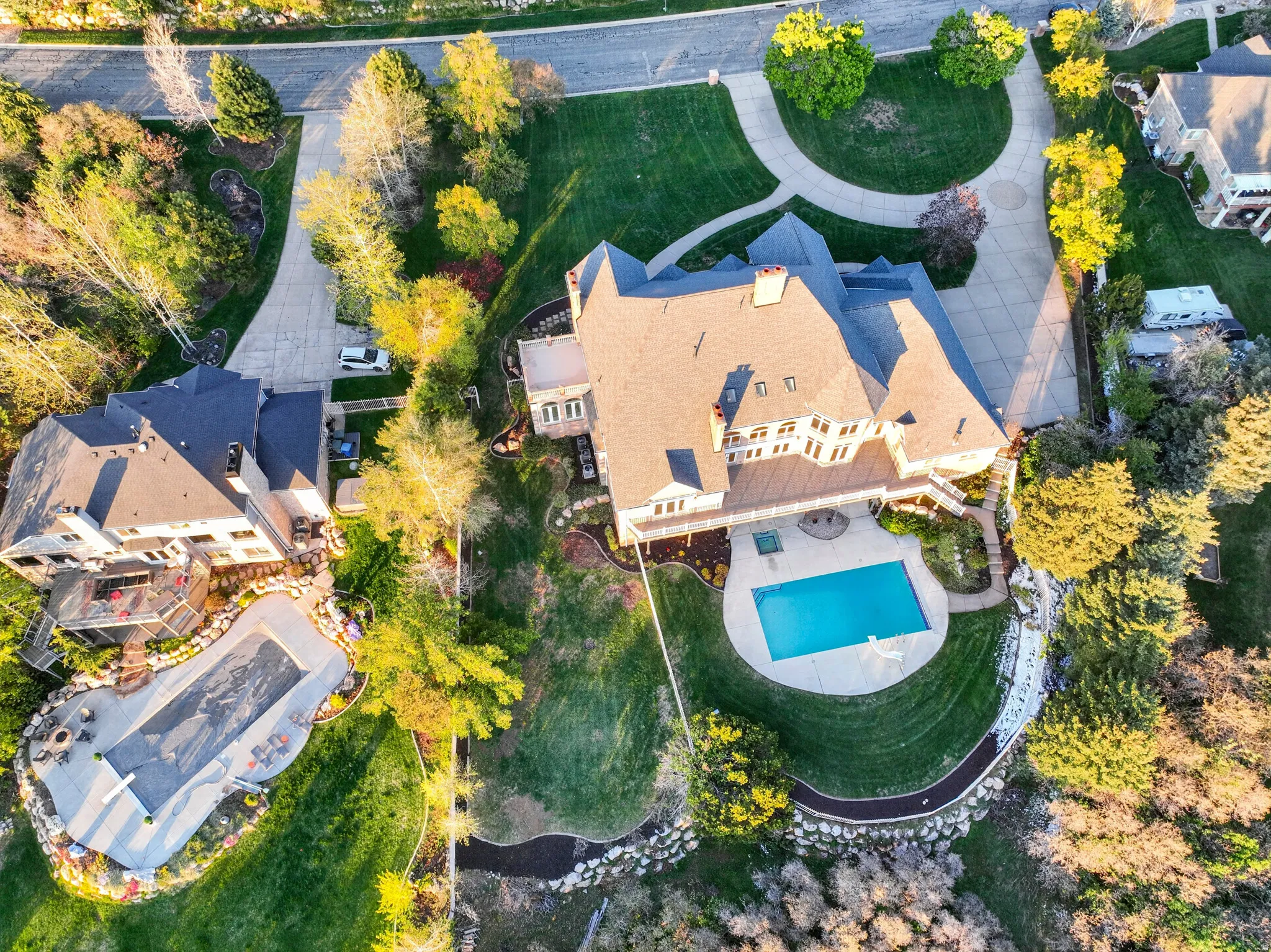 Bird's eye view of a pool area