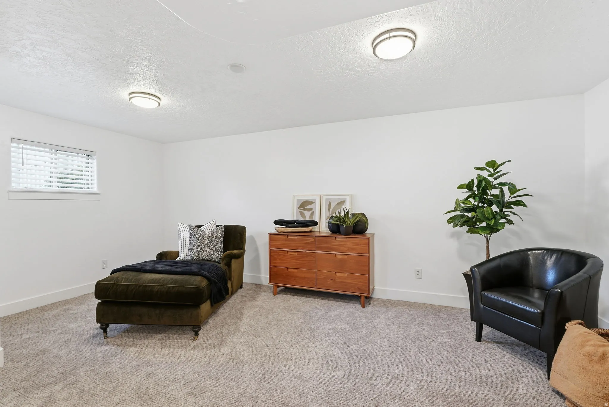 Living area with a textured ceiling and carpet