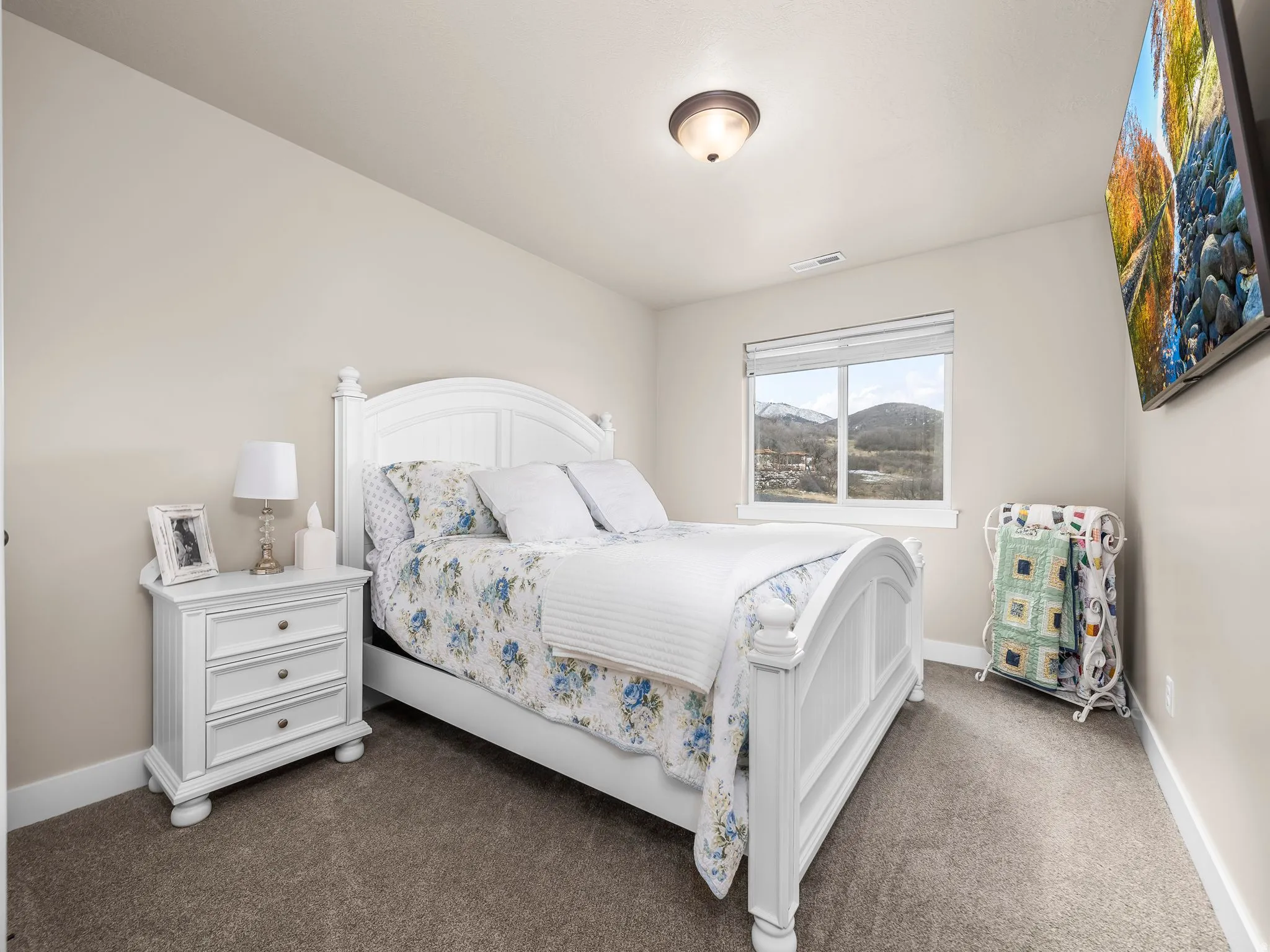 Second floor loft bedroom.