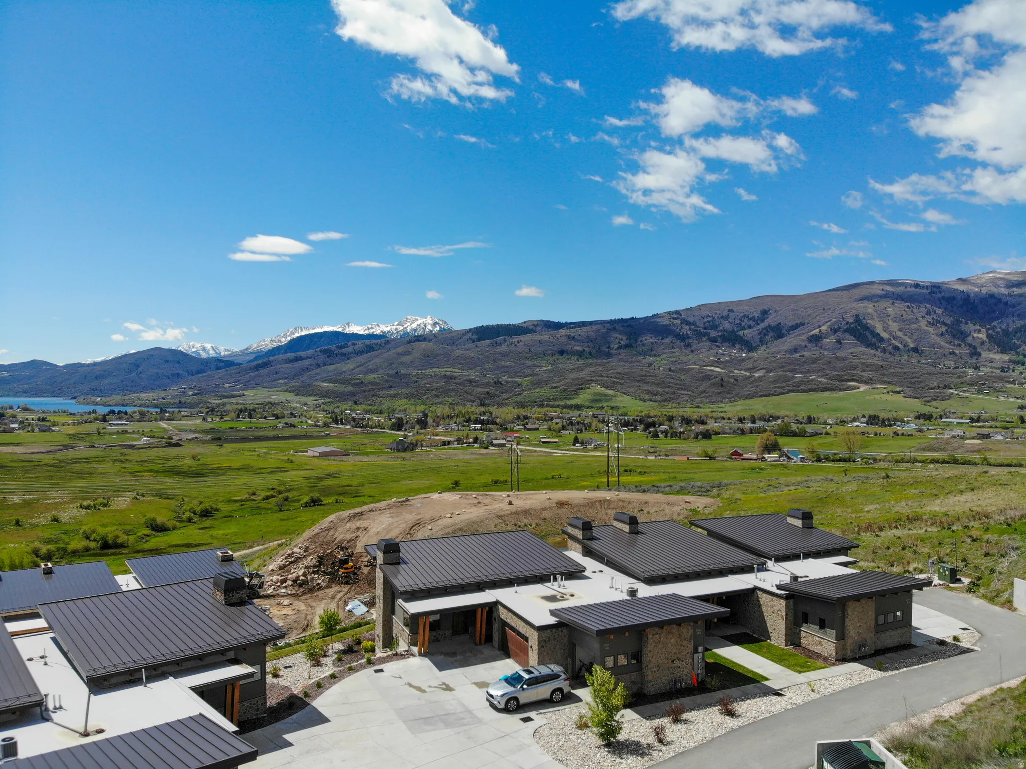 Aerial view of sparsely populated area with mountains