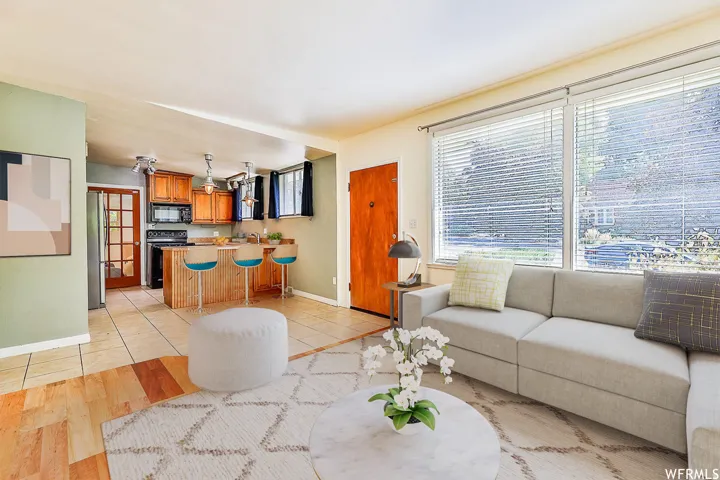 Virtual staging - Unit 1 (Front West)