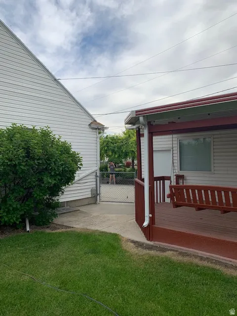 View of yard featuring a gate