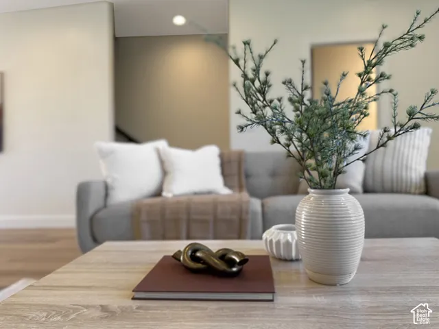MOVE IN READY, LIKE NEW CONDITION