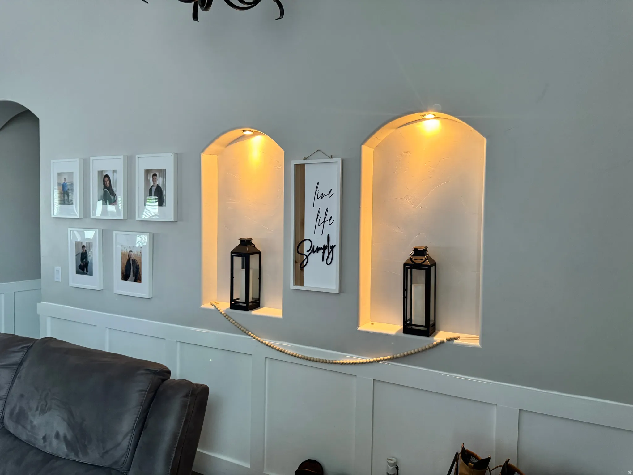 Detailed view of a decorative wall and a wainscoted wall