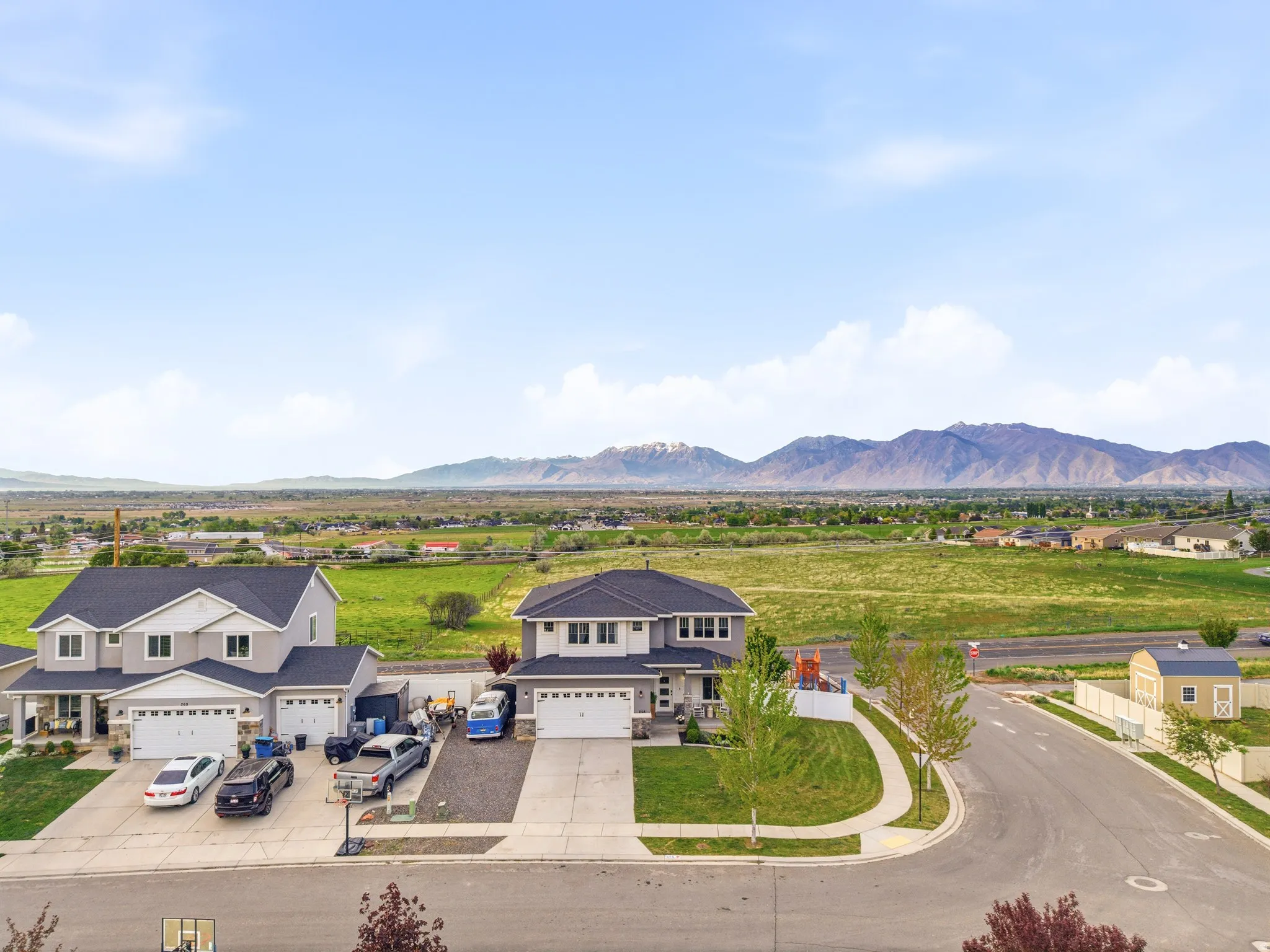 Aerial view of residential area featuring a mountain backdrop
