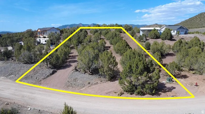 View of property location with a mountain backdrop and property parcel outlined