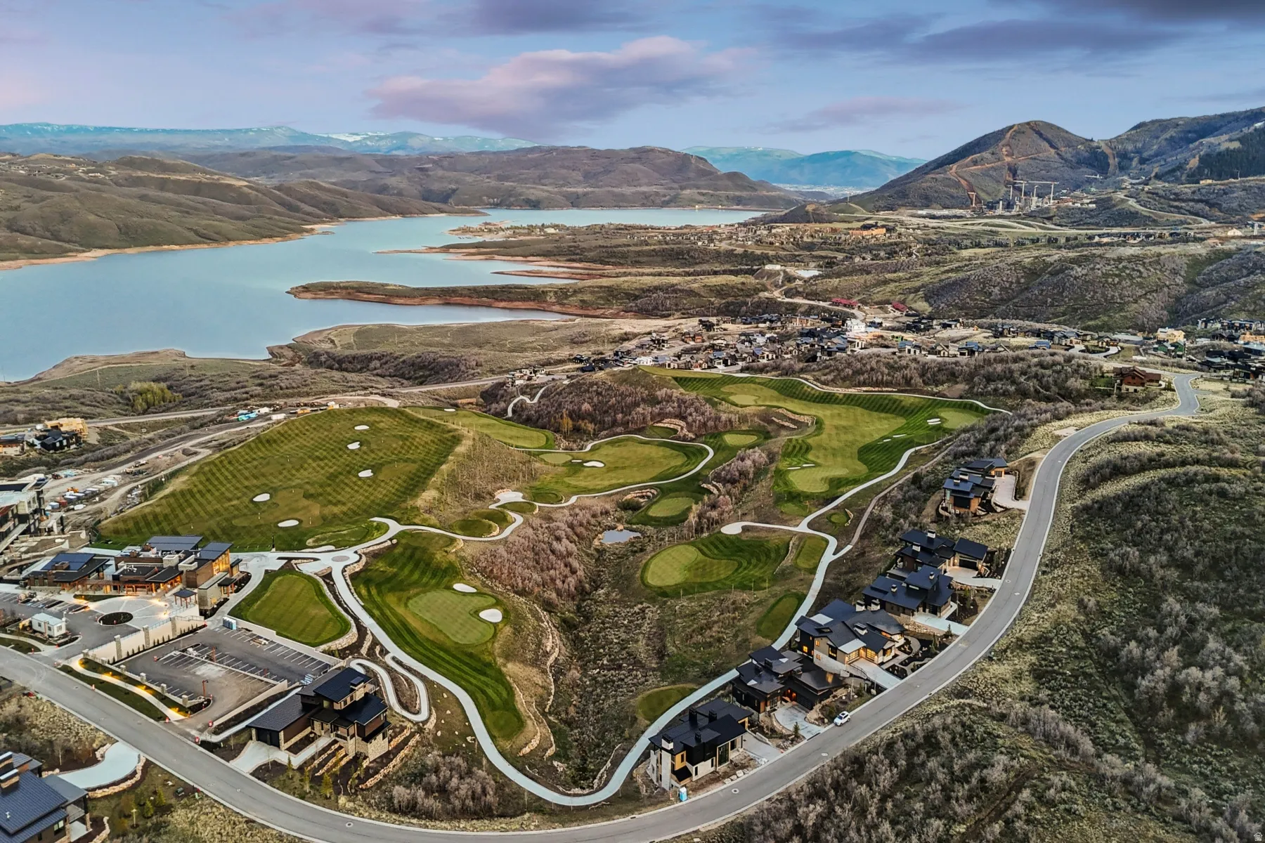 Bird's eye view of a golf club and a water and mountain view