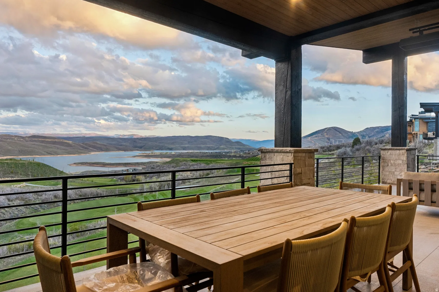 Balcony with a mountain view and outdoor dining space