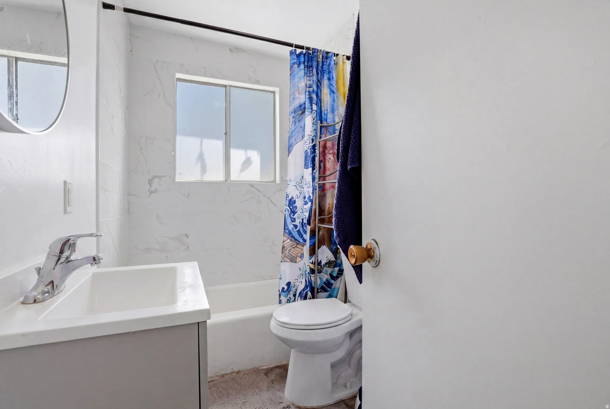 Bathroom with vanity and shower / tub combo