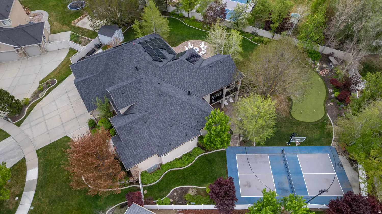 Aerial view of property and surrounding area