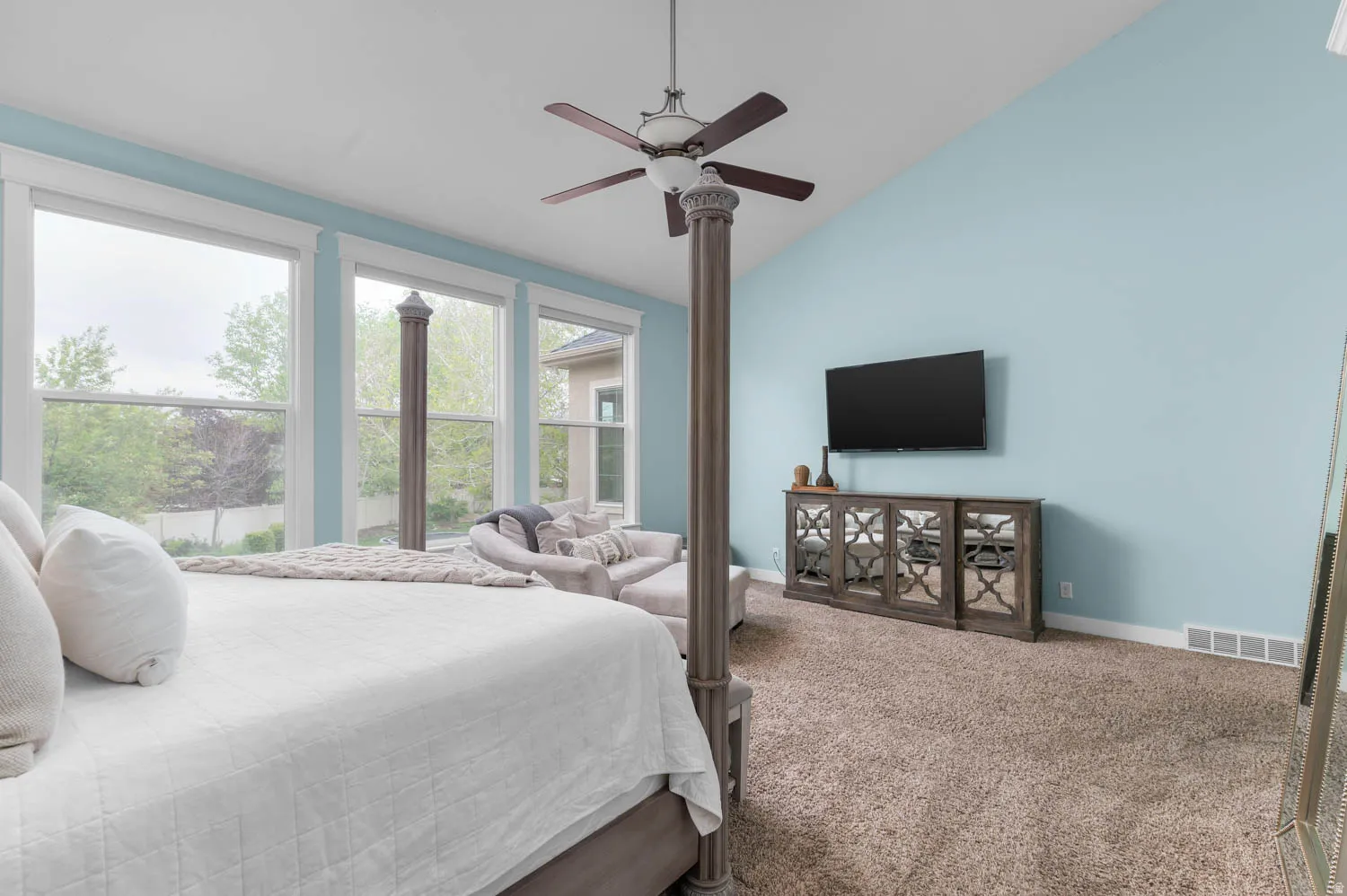 Bedroom featuring lofted ceiling, carpet flooring, and a ceiling fan