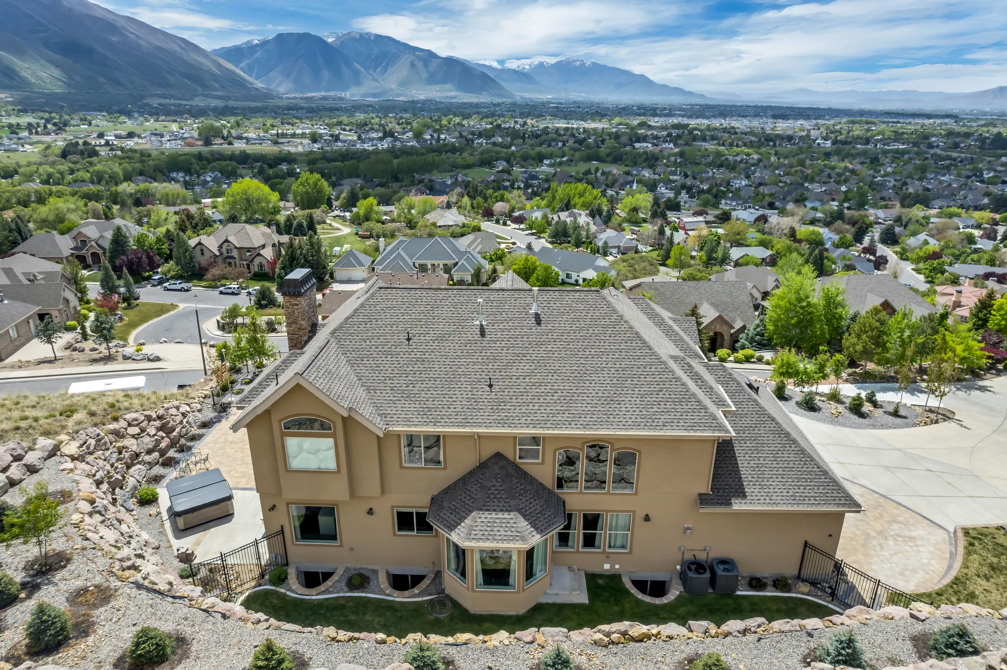 Aerial view of residential area featuring a mountainous background