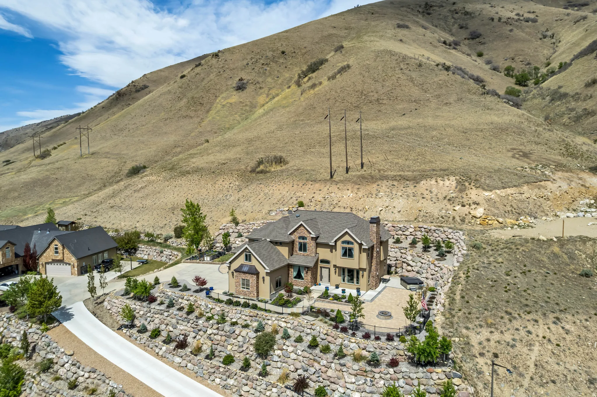 Aerial view of property and surrounding area featuring a mountainous background