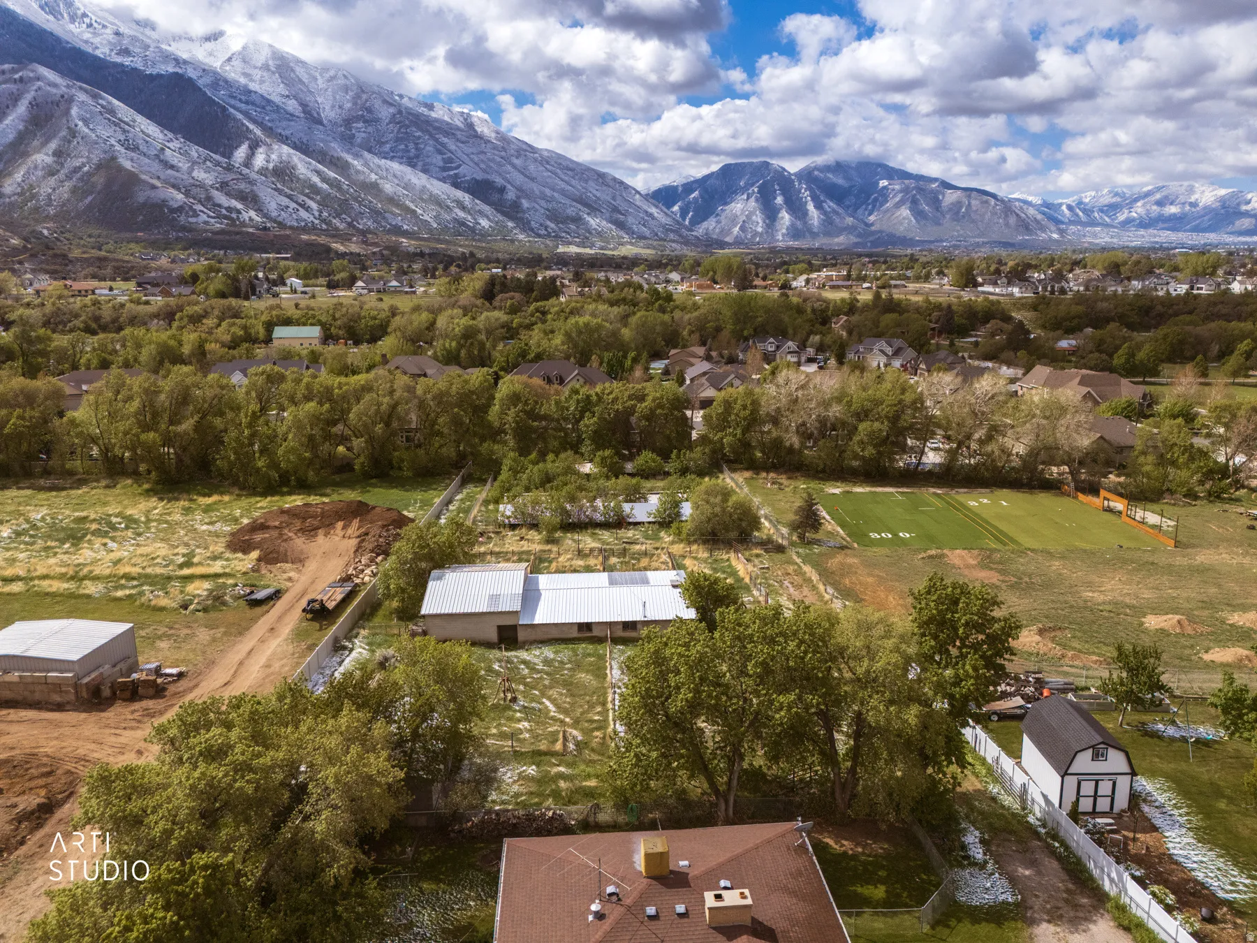Bird's eye view of a mountainous background