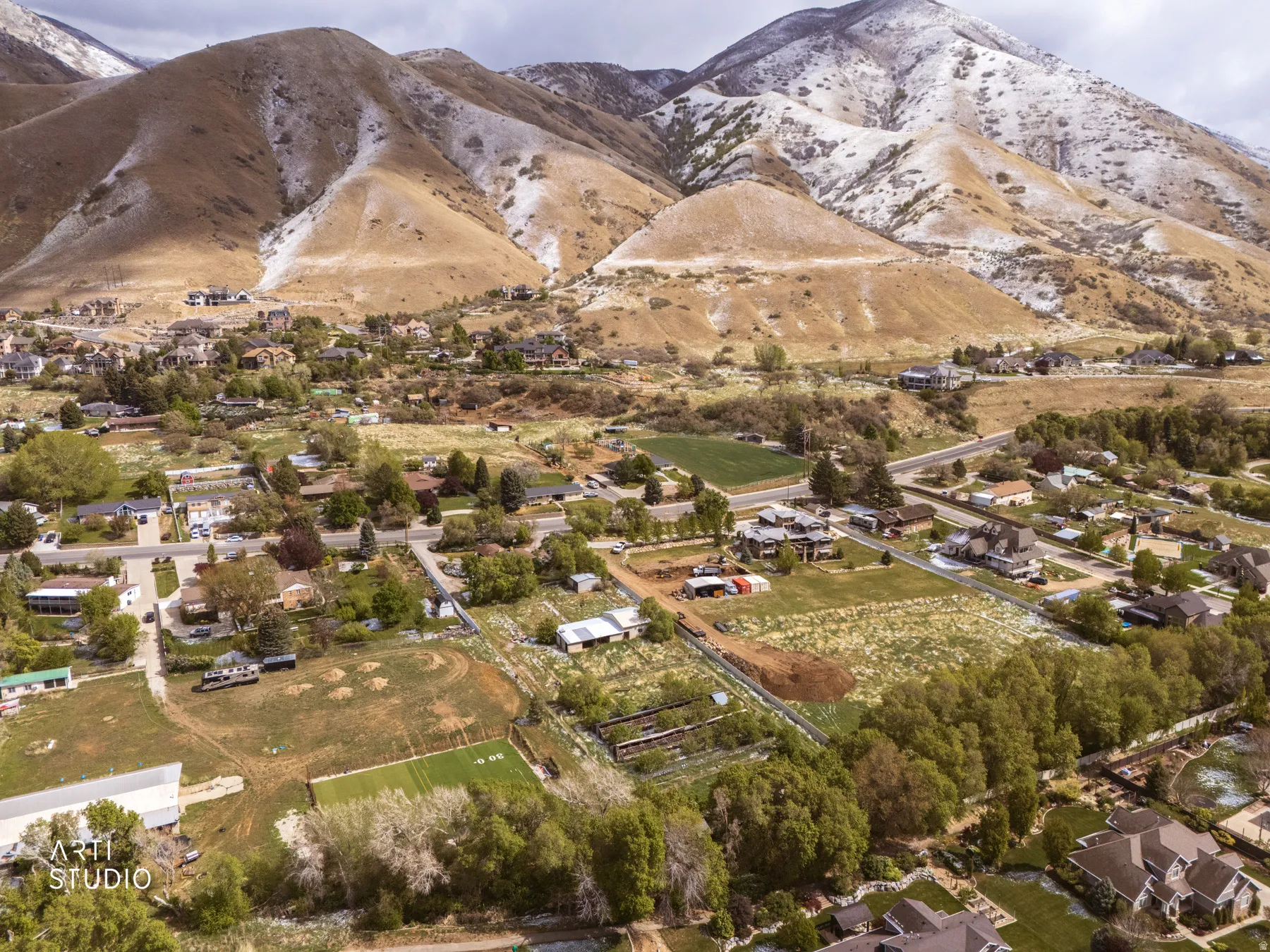 Aerial view of residential area featuring a mountain backdrop