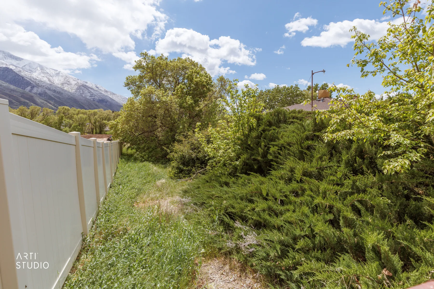 View of yard featuring a mountain view