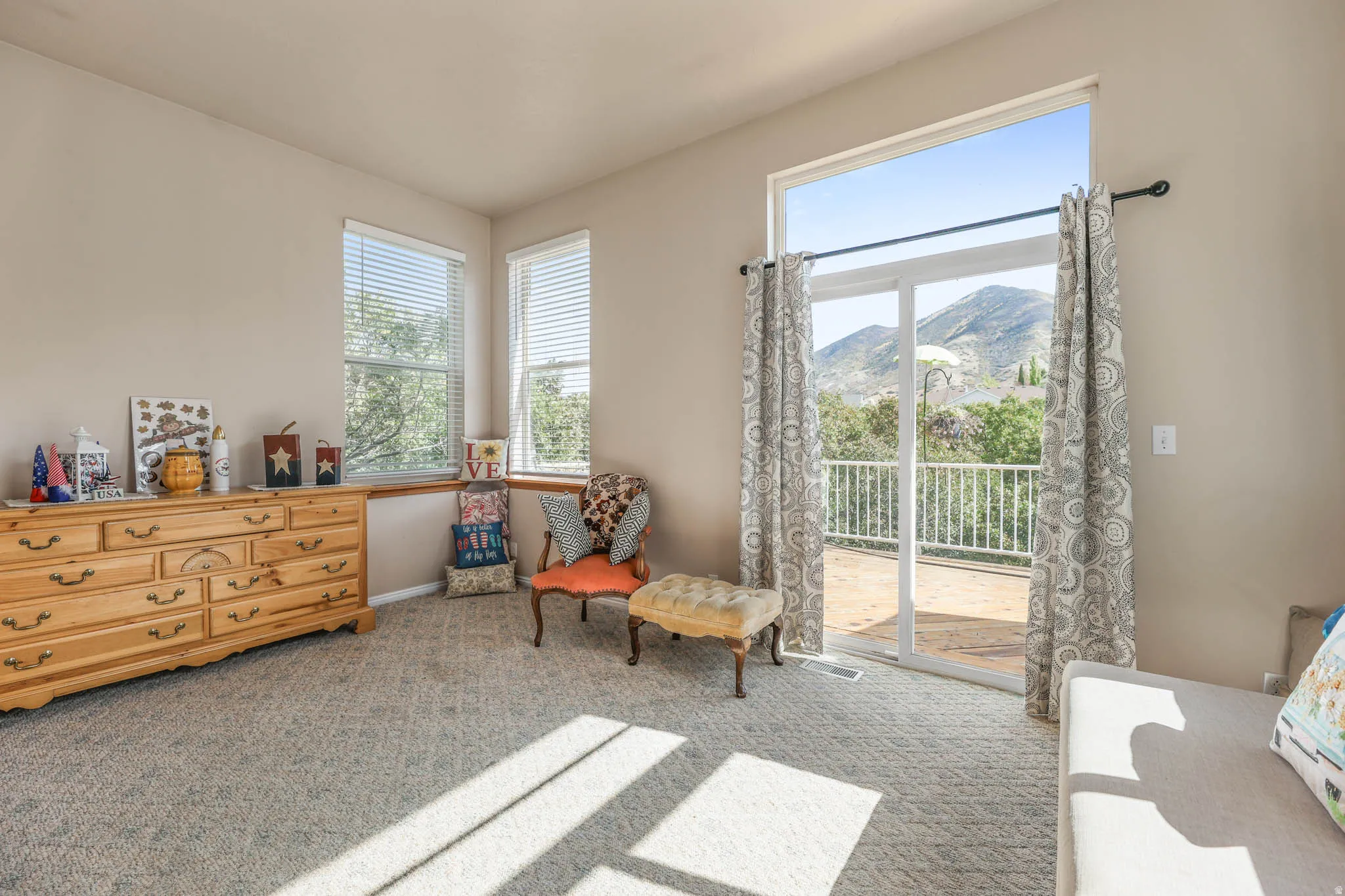 Sitting room featuring light carpet and a mountain view