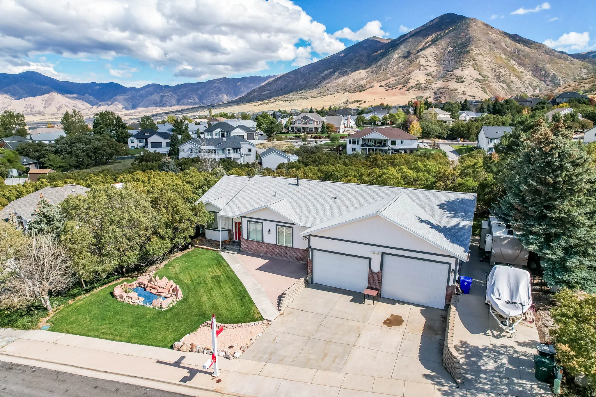 Aerial view of residential area featuring a mountain backdrop