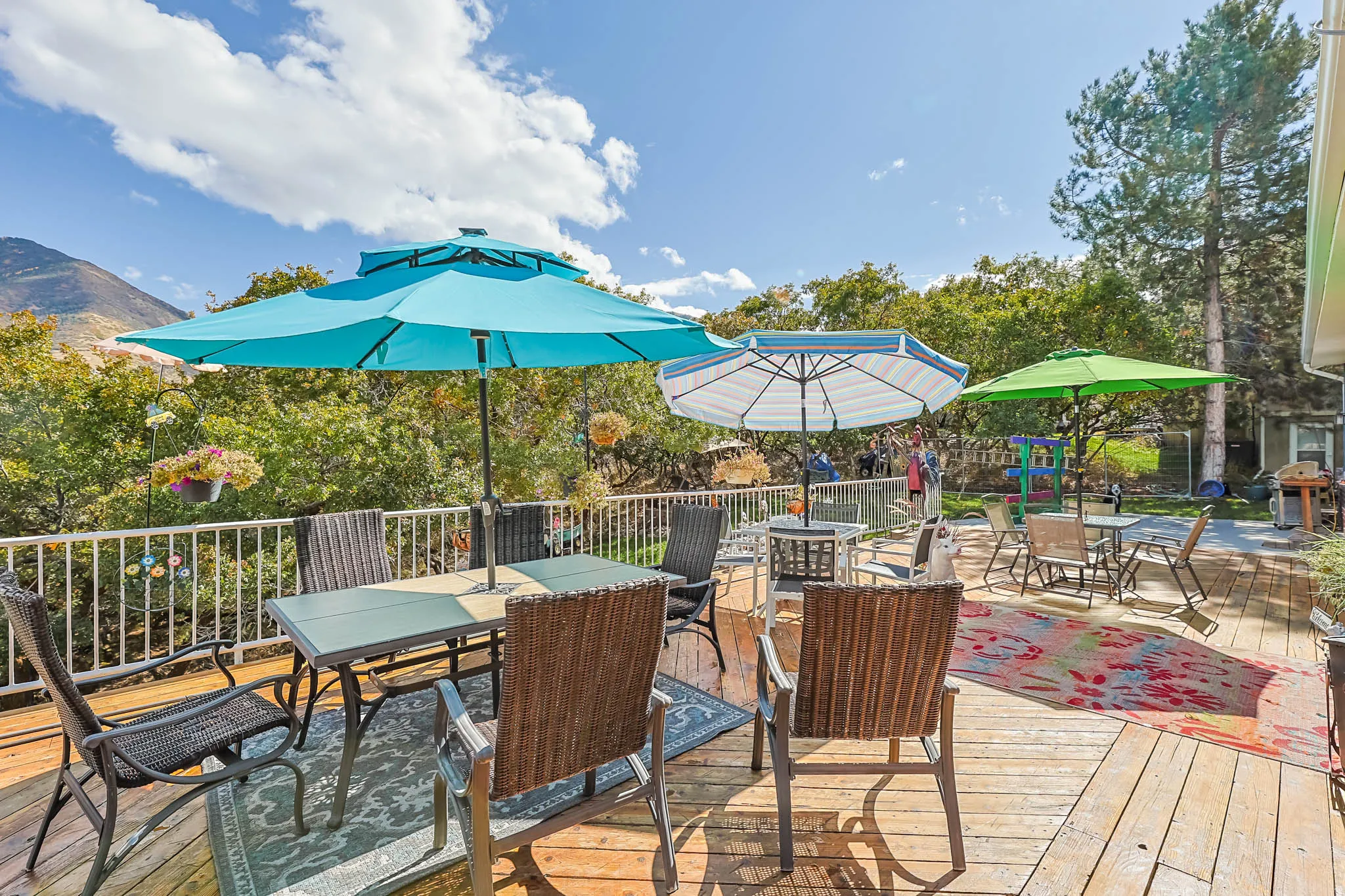 Deck featuring outdoor dining area
