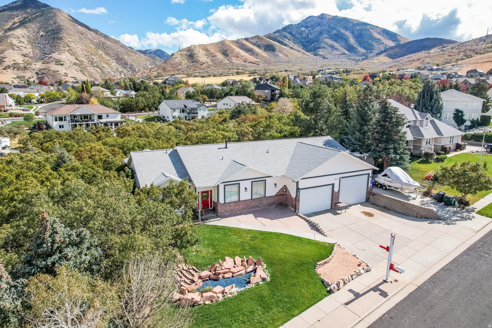 Aerial view of residential area featuring a mountain backdrop
