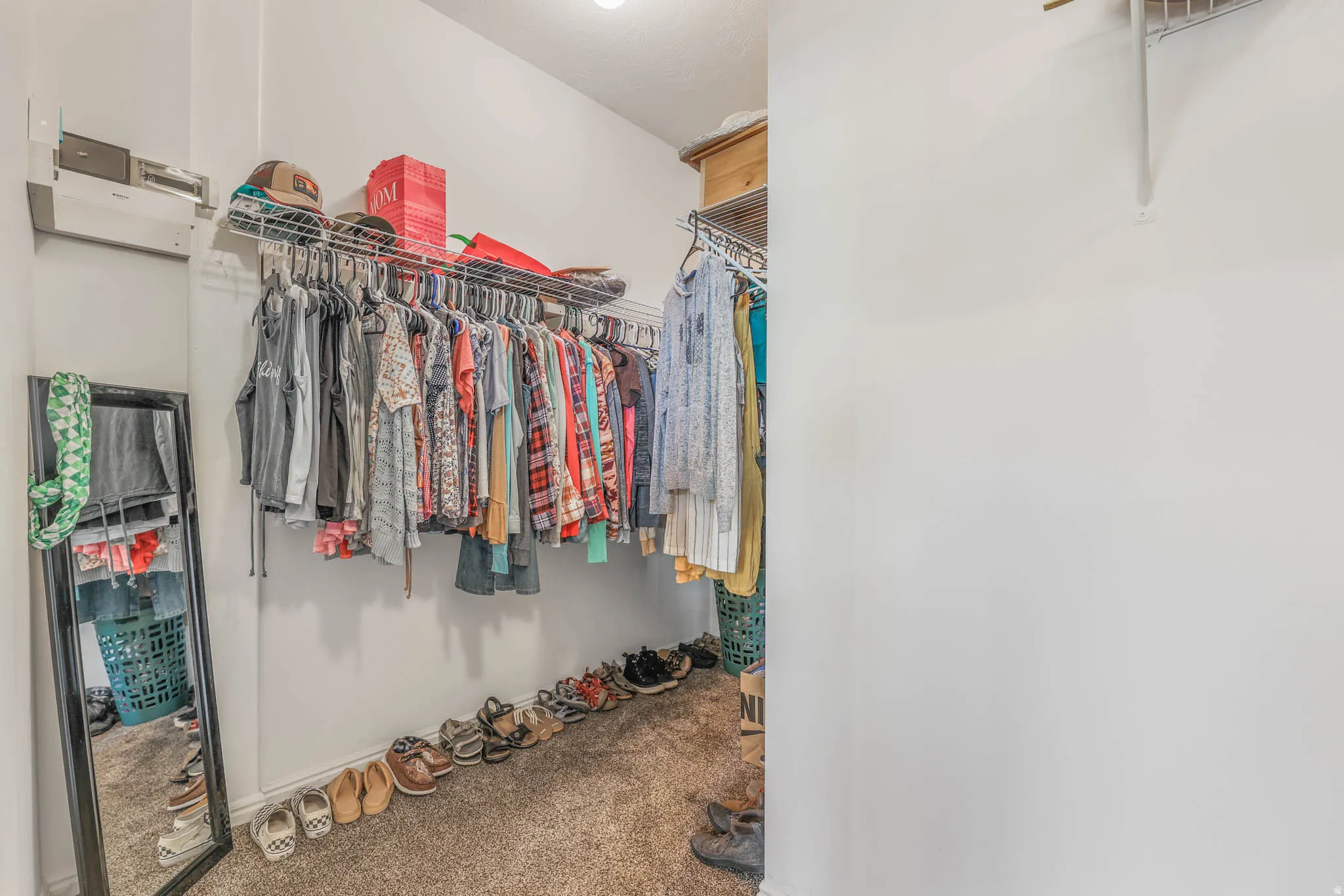 Walk in closet featuring carpet