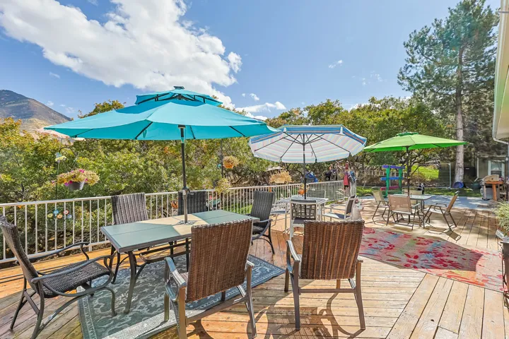Deck featuring outdoor dining area