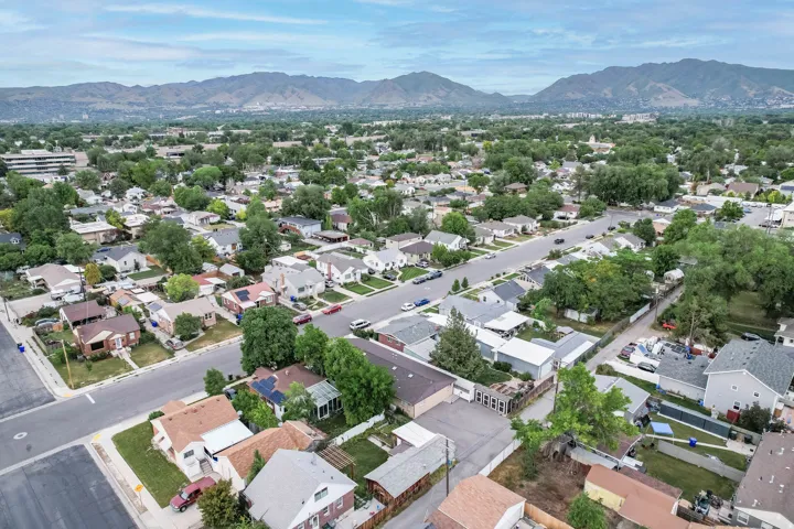 Aerial view of residential area featuring a mountain backdrop