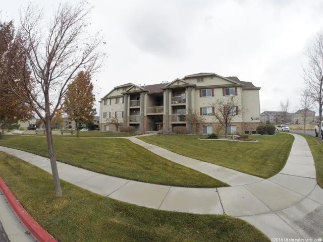 View of front of house featuring a front lawn
