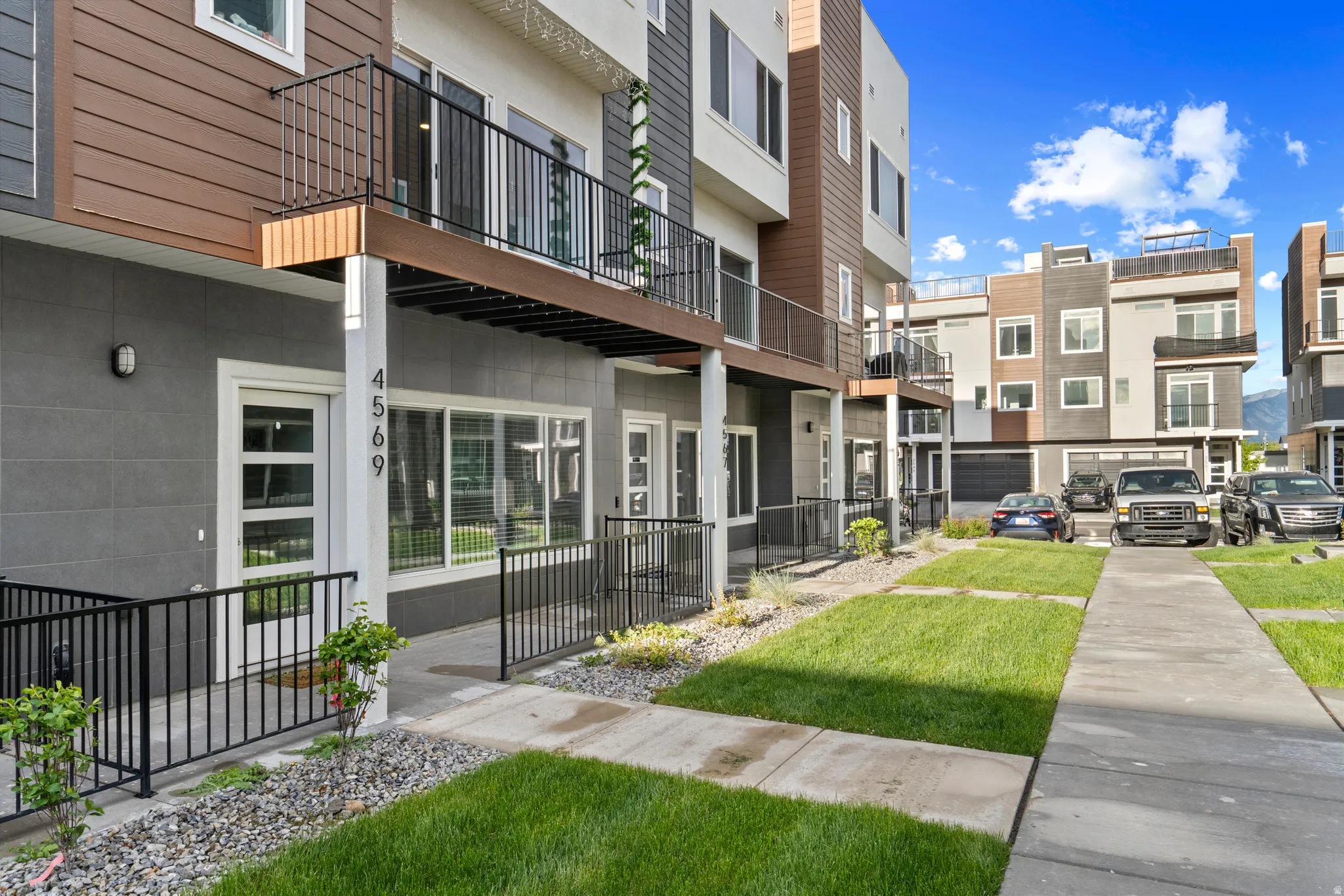 View of apartment building / complex