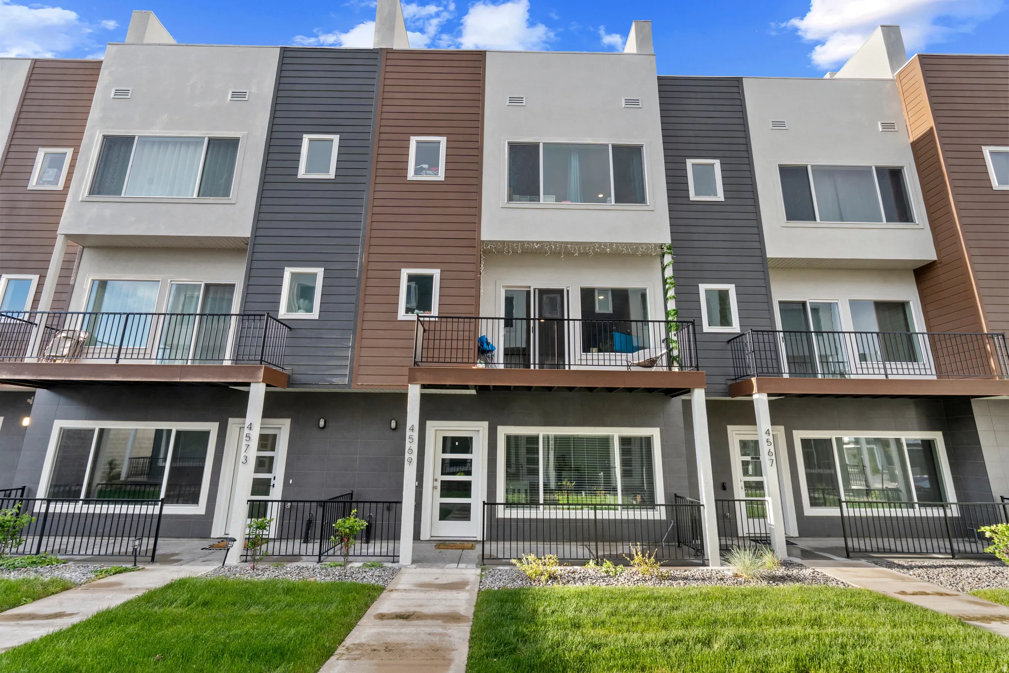 View of apartment building / complex featuring a fenced front yard