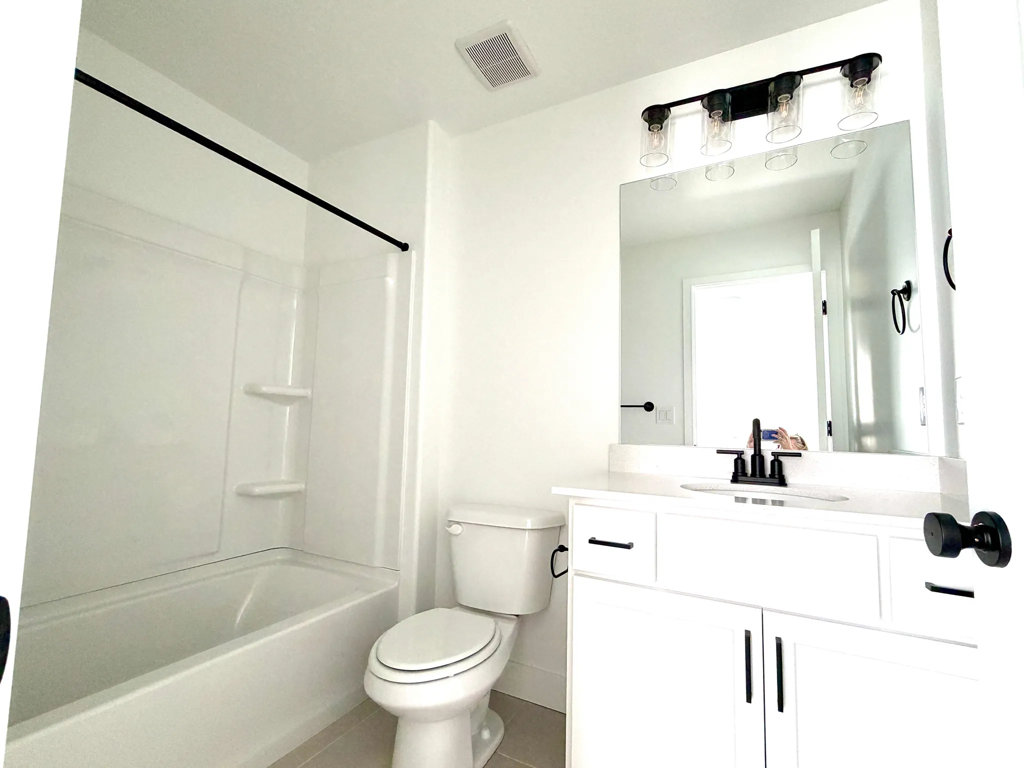 En-suite bathroom #1