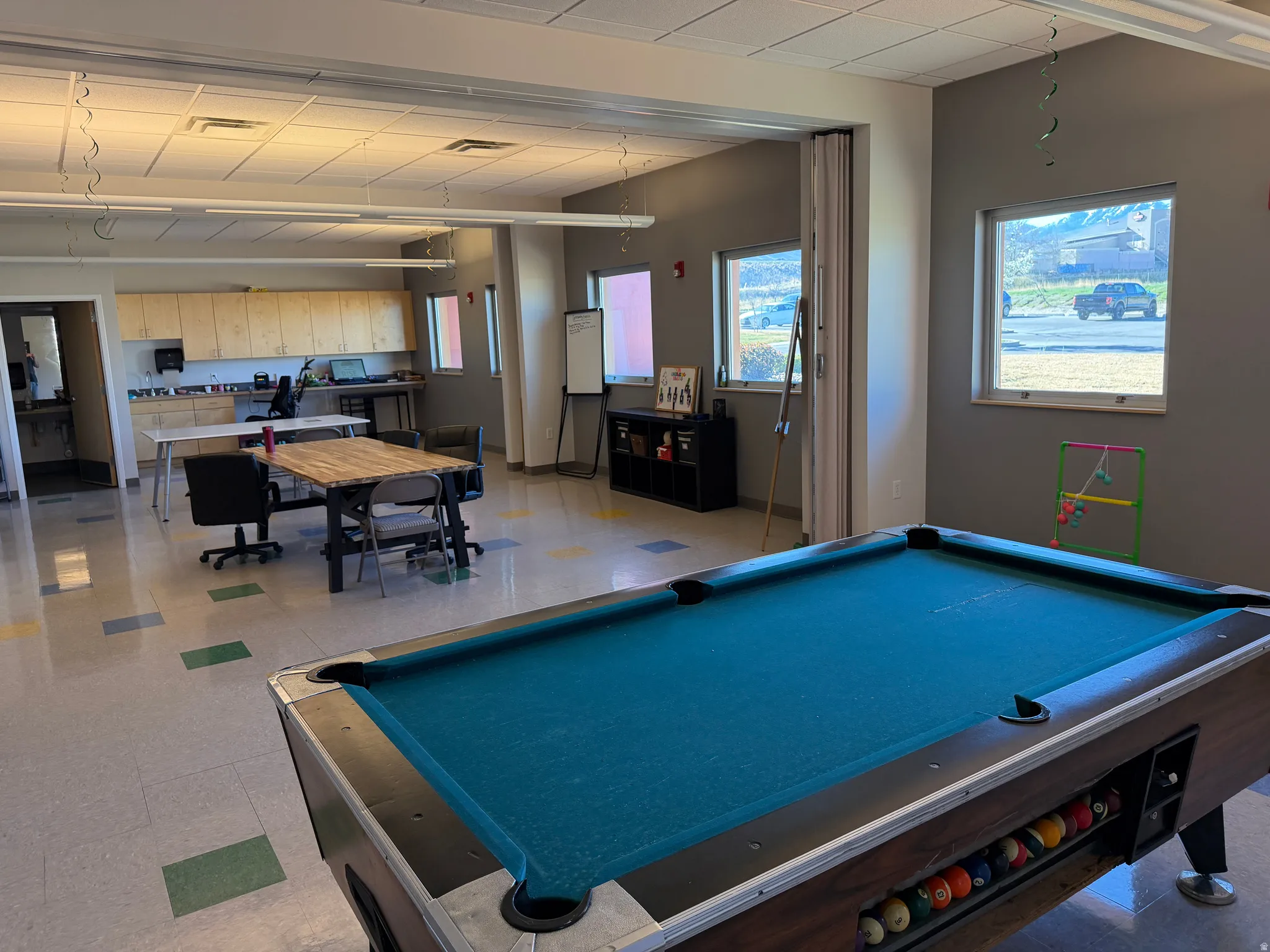 Rec room with billiards