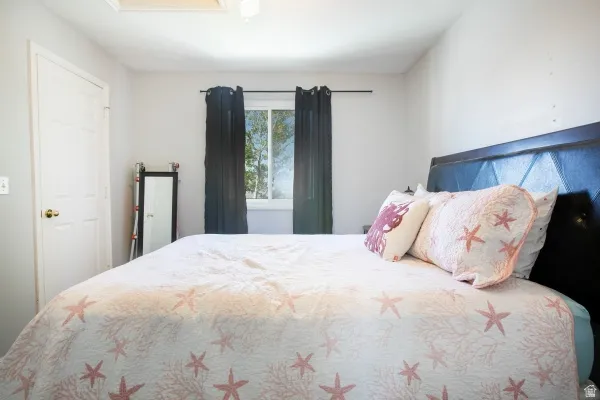 Bedroom with a ceiling fan