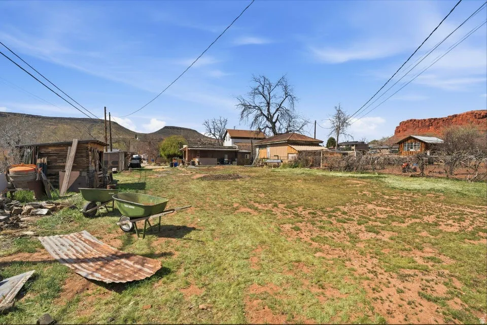 View of yard featuring a mountain view