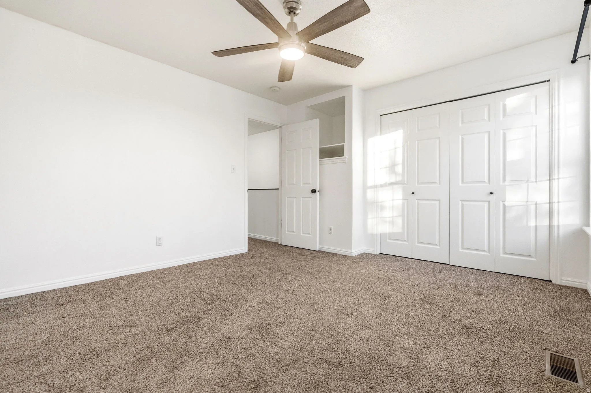 Unfurnished bedroom with carpet, a closet, and ceiling fan