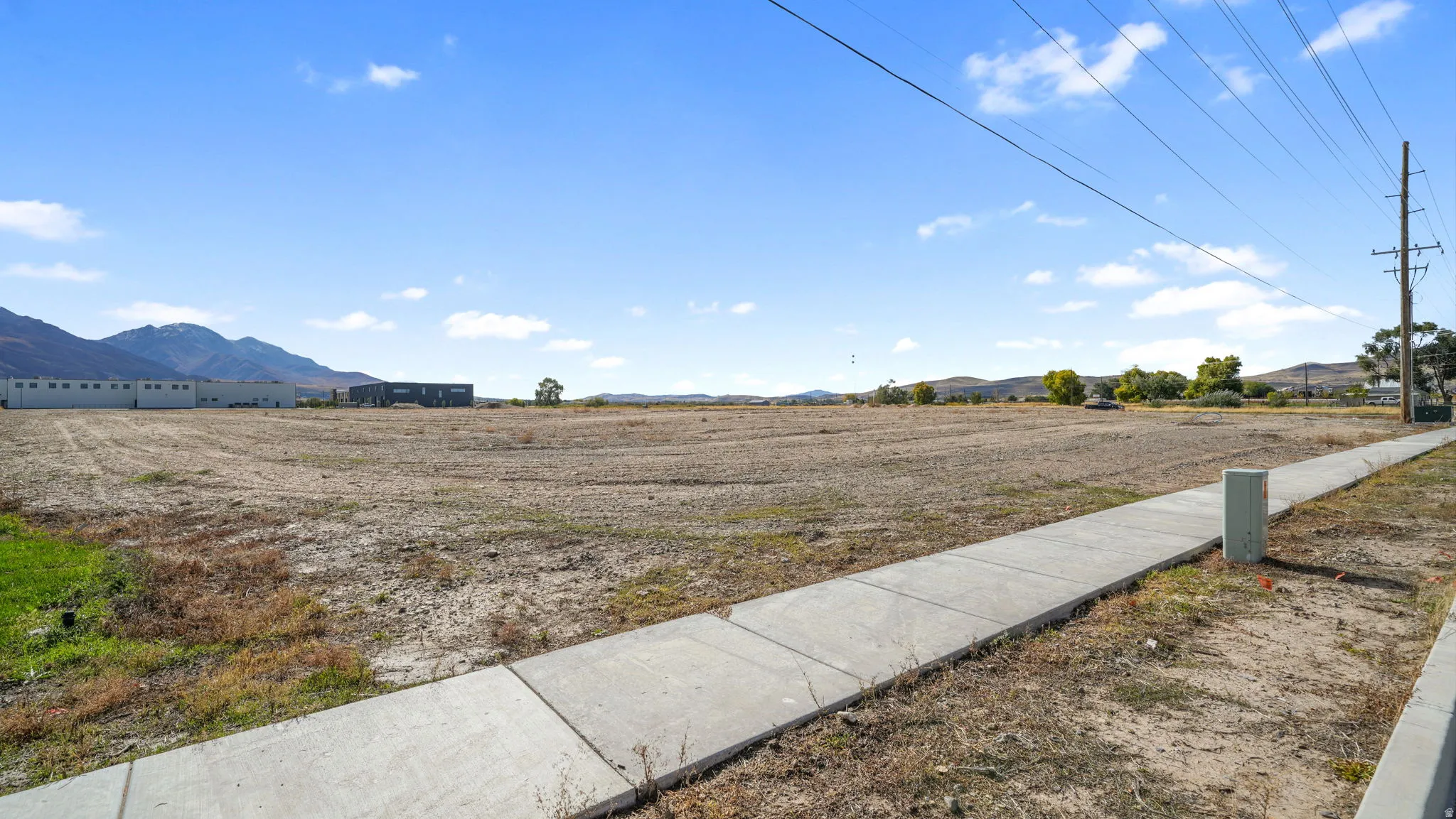 View of yard with a mountain view