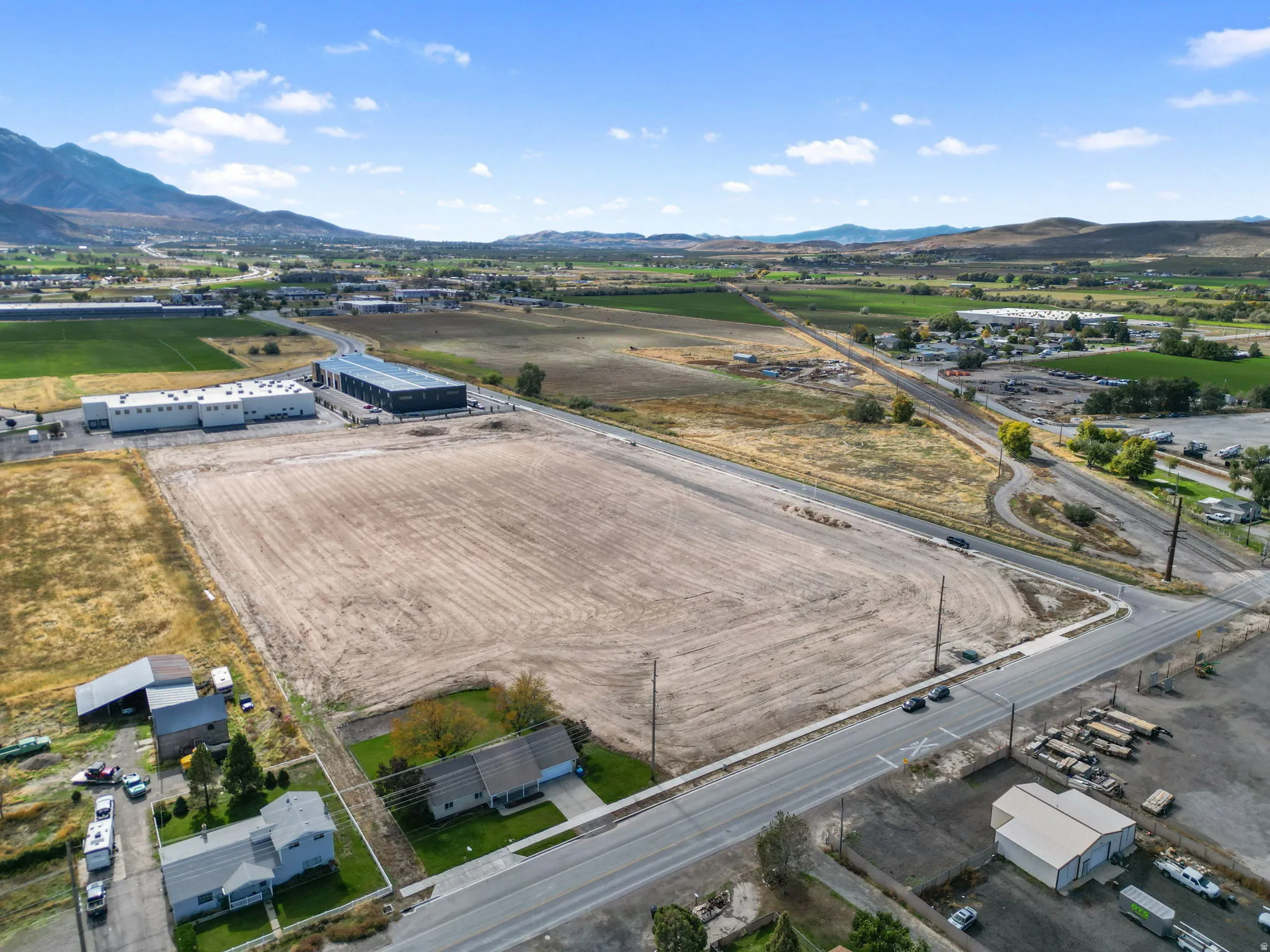Bird's eye view of a mountainous background