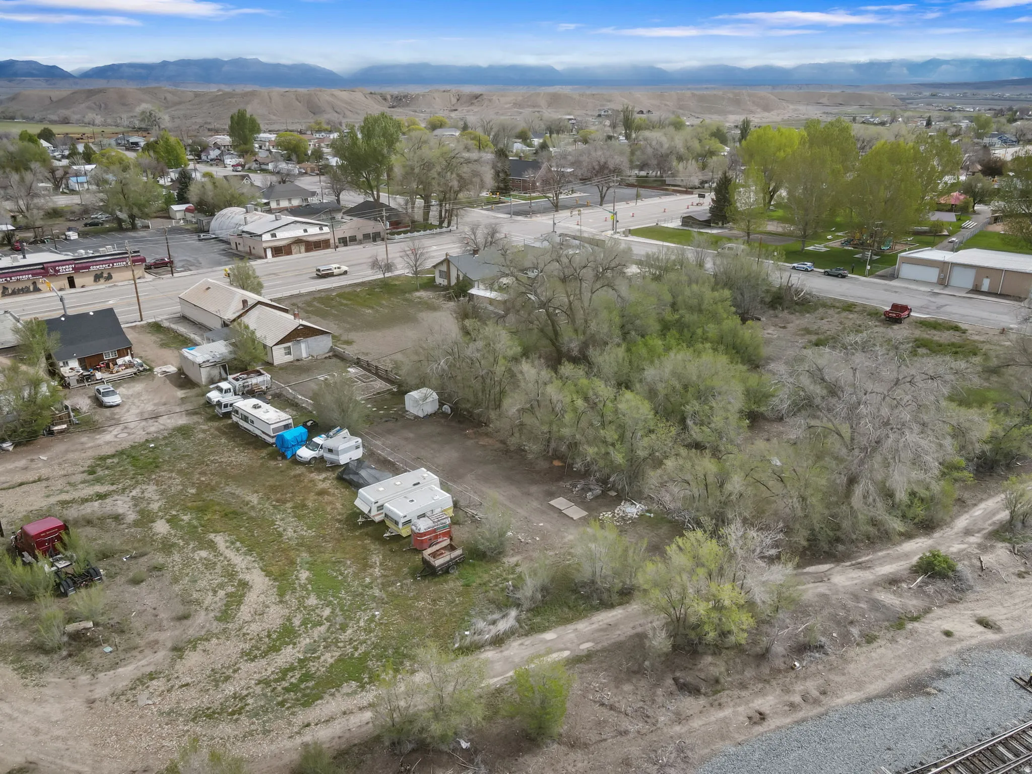 Aerial view of residential area featuring a mountain backdrop