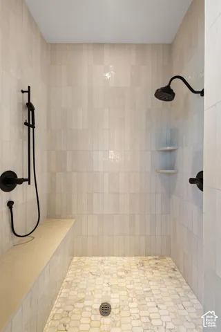 Bathroom featuring a tile shower