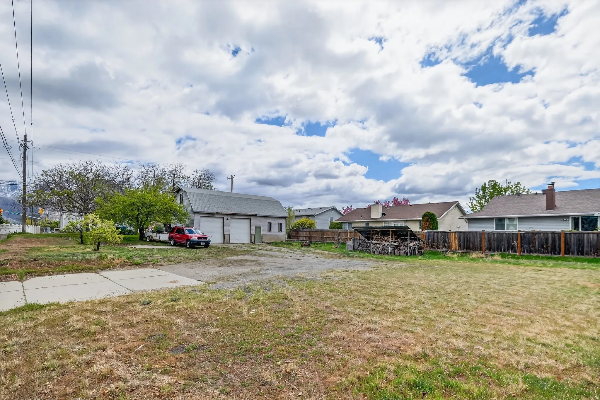 View of yard featuring an outdoor structure, driveway, and a garage
