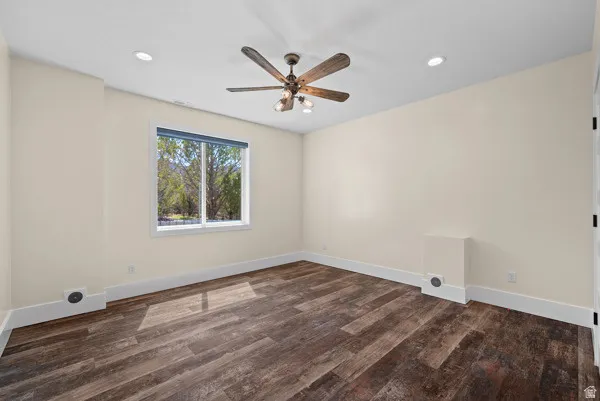Empty room featuring dark wood finished floors, recessed lighting, and ceiling fan