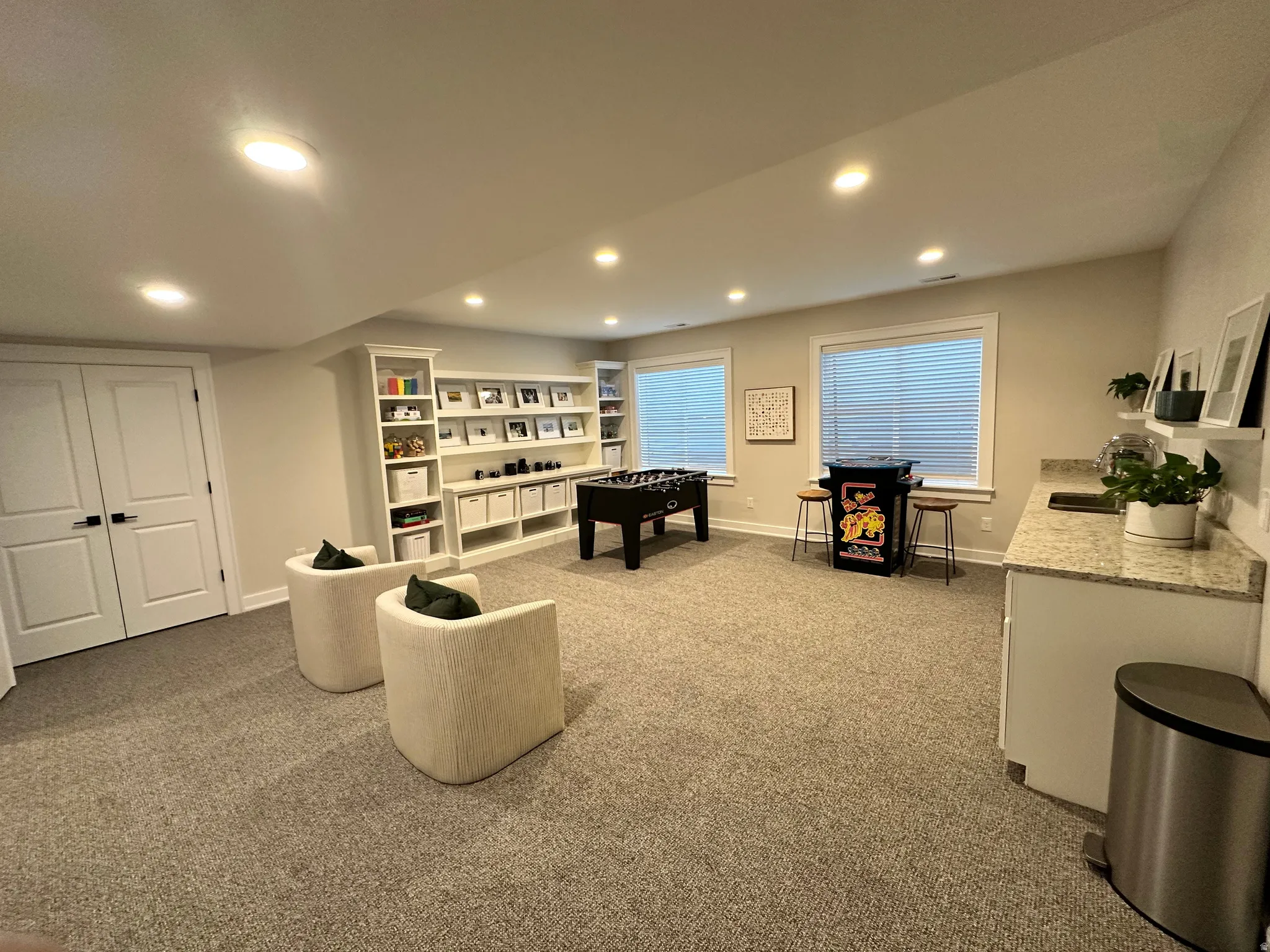 Game room with carpet floors and recessed lighting