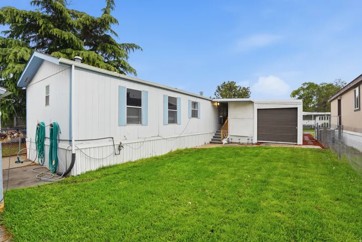 Manufactured / mobile home featuring entry steps