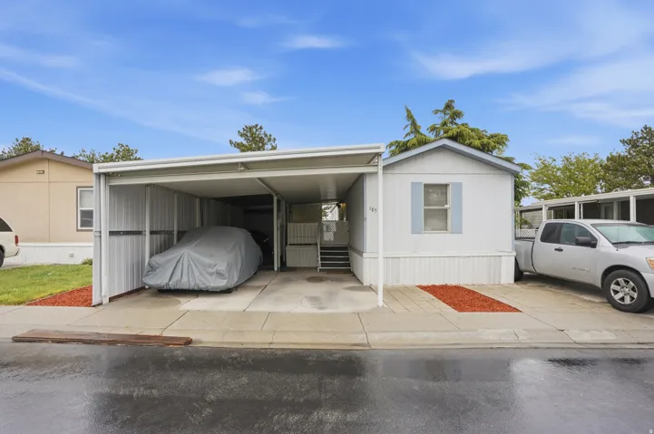 Manufactured / mobile home featuring a carport